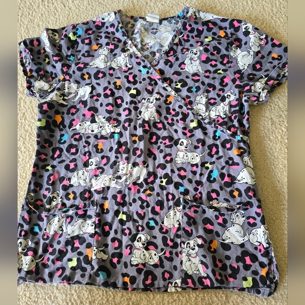 🌈Disney 101 Dalmatians Scrub Top Size Small – Colorful Leopard Print